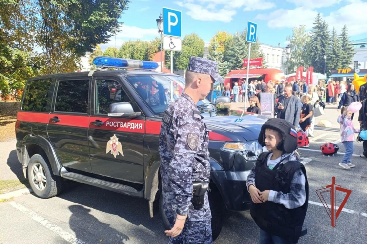 B День города росгвардейцы рассказали ульяновцам о службе в ведомстве 