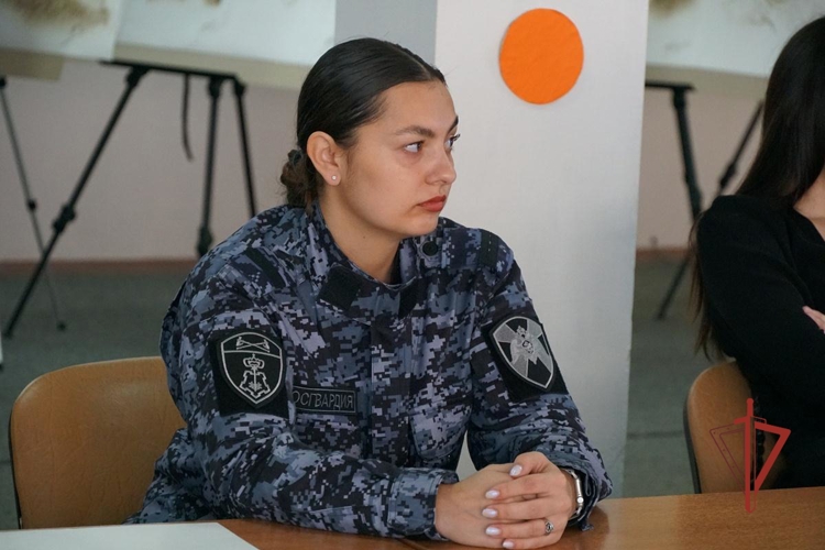 Ульяновские росгвардейцы обсудили феномен современной медиасреды и научились отличать фейки