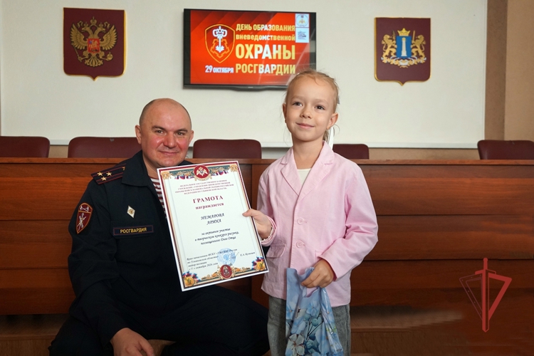 В Ульяновске наградили участников детского конкурса рисунков «Мой папа служит в Росгвардии»