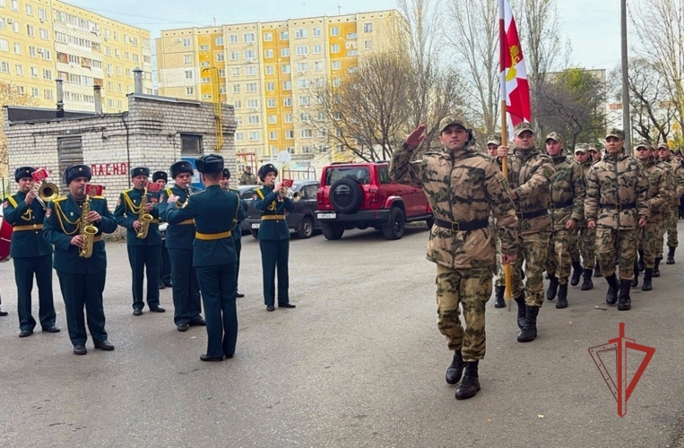 В Димитровграде военнослужащие Росгвардии поздравили труженицу тыла со столетним юбилеем
